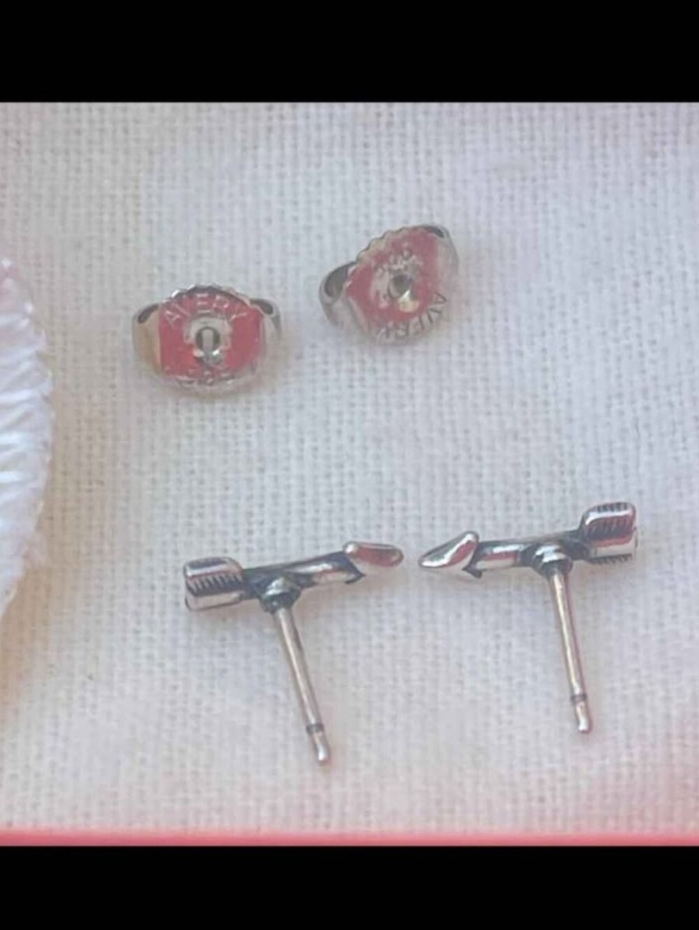 James Avery Mini Arrow Earrings - Picture 4 of 5